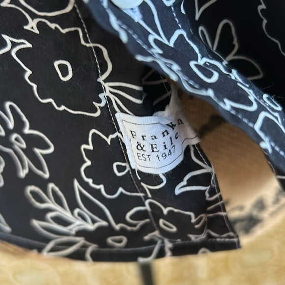 Frank & Eileen Silvio Untackable Button Up Shirt Black/White Floral Outline XS - Picture 6 of 11